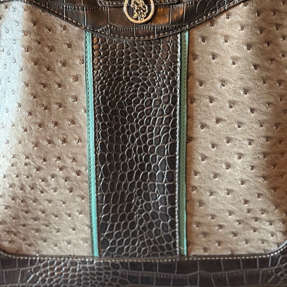 US Polo Assn Gray And Black Reptile Pattern Vinyl Shoulder Tote With Crest - Picture 3 of 15